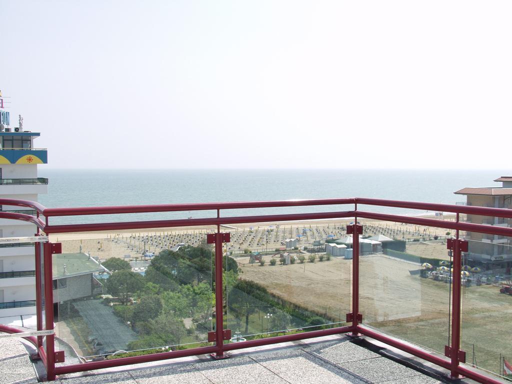 Hotel Coppe Jesolo Bagian luar foto